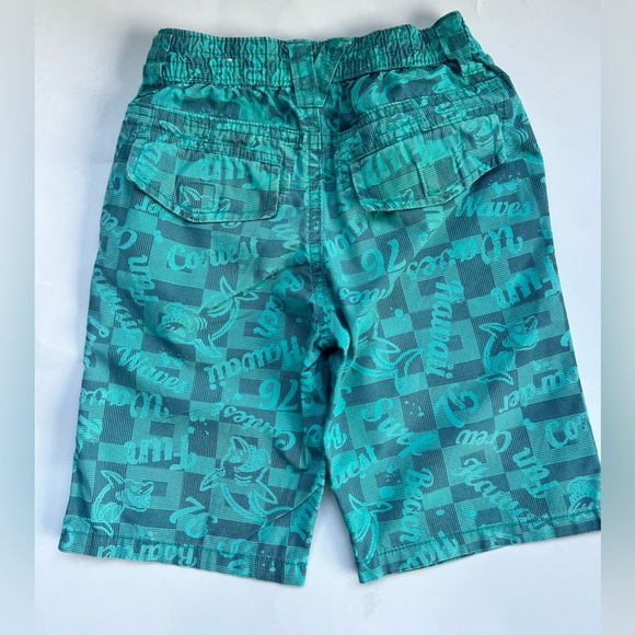 Green shorts/3-4 boy - Picture 3 of 5
